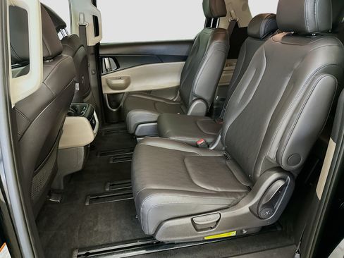 Used 2026 Kia Carnival FWD image 29
