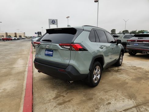 Used 2022 Toyota RAV4 XLE FWD image 7