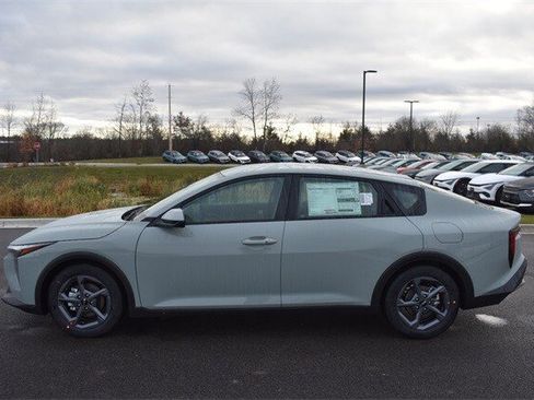 New 2025 Kia K4 LXS image 6