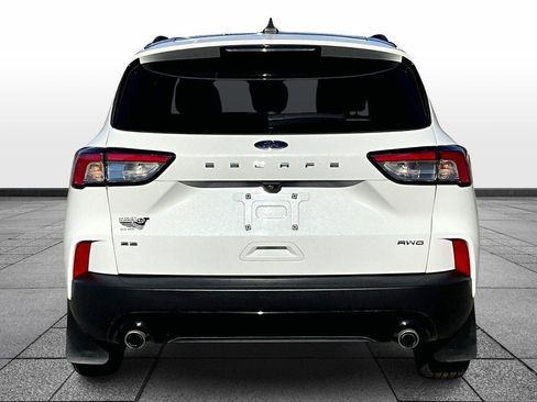 Used 2022 Ford Escape SE w/ SE Sport Appearance Package image 4