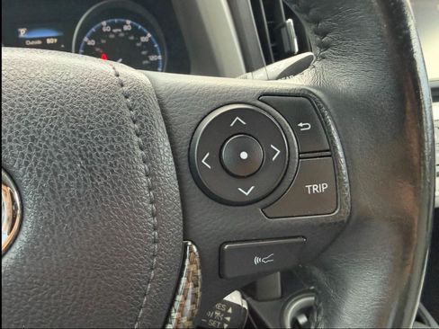 Used 2017 Toyota RAV4 XLE FWD image 17