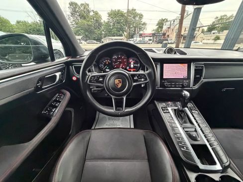 Used 2017 Porsche Macan GTS AWD/4WD image 36