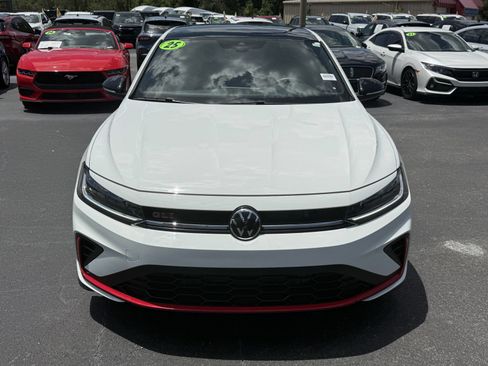 Used 2025 Volkswagen Jetta GLI Autobahn FWD image 9