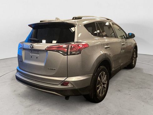 Used 2018 Toyota RAV4 LE AWD/4WD image 5