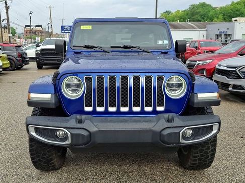 Used 2018 Jeep Wrangler Unlimited Sahara w/ Dual Top Group AWD/4WD image 3