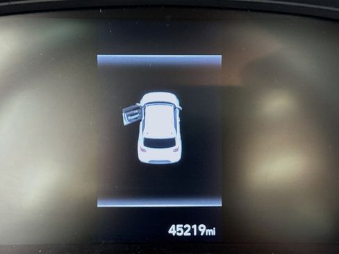 Used 2023 Hyundai Venue Limited image 16