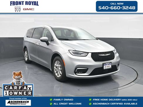 Used 2023 Chrysler Pacifica Touring-L FWD image 1
