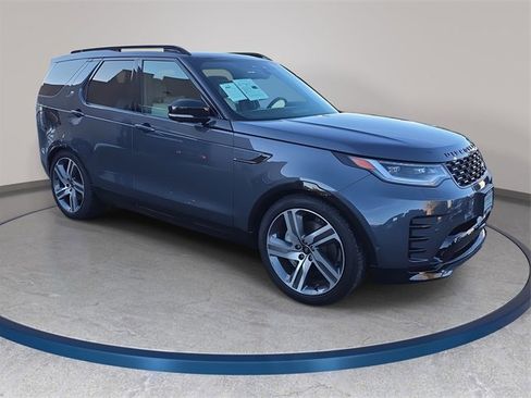 Used 2024 Land Rover Discovery Dynamic SE image 3