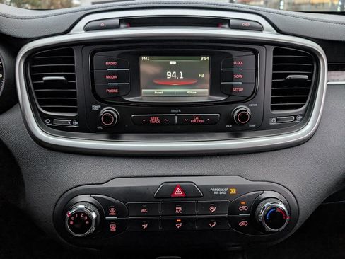 Used 2016 Kia Sorento FWD image 18