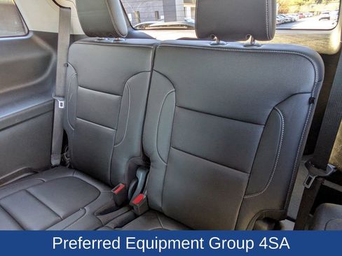 Used 2023 GMC Acadia SLT w/ Preferred Package image 16