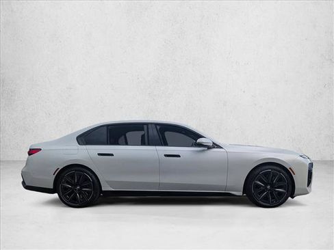 Used 2024 BMW 760i xDrive w/ Premium Package 2 AWD/4WD image 4