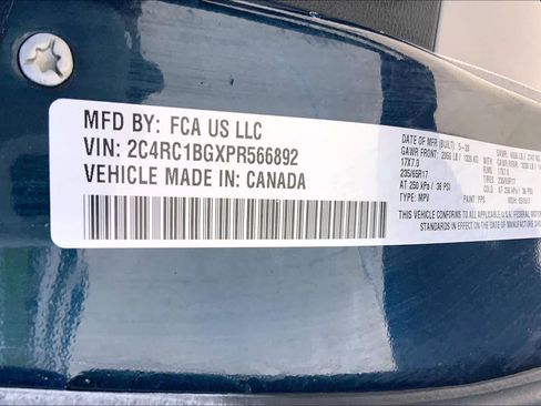 Used 2023 Chrysler Pacifica Touring-L FWD image 33