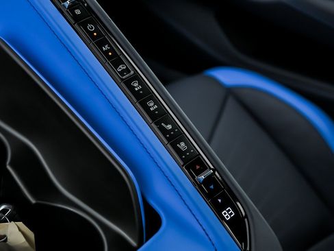 Used 2023 Chevrolet Corvette Stingray Premium Conv w/ Z51 Performance Package RWD image 40