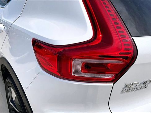 Used 2023 Volvo XC40 B4 Plus w/ Protection Package Premier FWD image 39