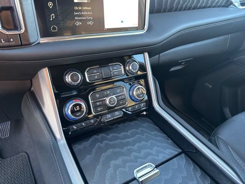Certified 2024 GMC Yukon Denali w/ Max Trailering Package AWD/4WD image 39