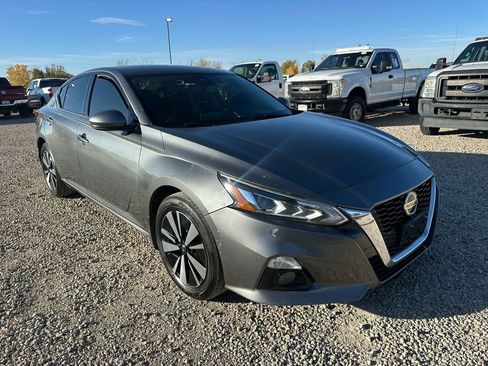 Used 2019 Nissan Altima 2.5 SV image 1