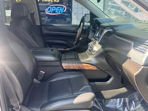 Used 2019 Chevrolet Suburban Premier RWD image 20