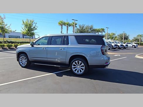 New 2026 Chevrolet Suburban Premier image 23