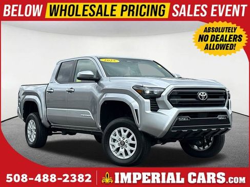 Used 2025 Toyota Tacoma SR5 AWD/4WD image 1