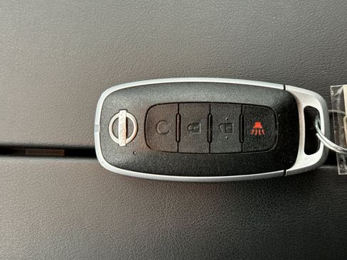 Used 2023 Nissan Rogue SV AWD/4WD image 22
