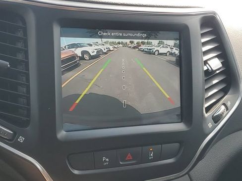 Used 2022 Jeep Cherokee Latitude w/ Sun & Sound Group AWD/4WD image 27