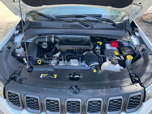 Used 2025 Jeep Compass Trailhawk image 35