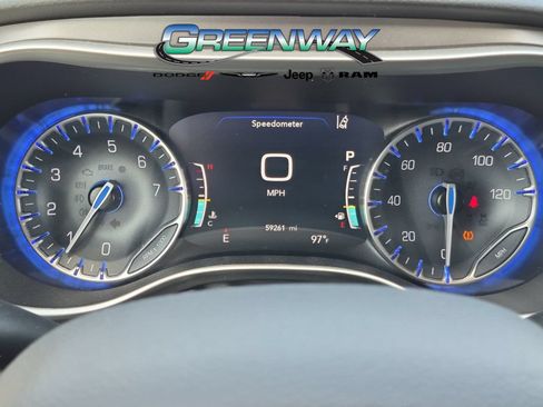 Used 2023 Chrysler Pacifica Touring-L FWD image 27