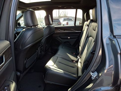 New 2025 Jeep Grand Cherokee Limited w/ Black Appearance Package image 6