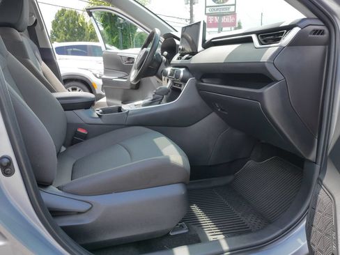 Used 2025 Toyota RAV4 LE AWD/4WD image 12
