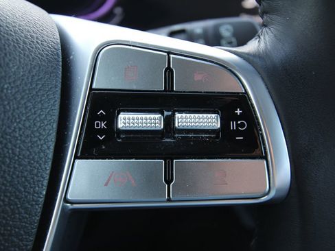 Used 2024 Kia Telluride EX w/ EX Captain's Chair Package image 22