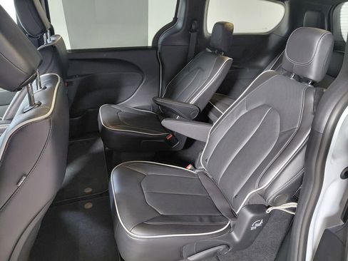 New 2026 Chrysler Pacifica Limited w/ S Appearance Package image 13