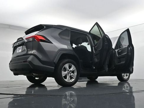 Used 2021 Toyota RAV4 XLE AWD/4WD image 40
