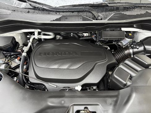 Certified 2025 Honda Passport EX-L image 10