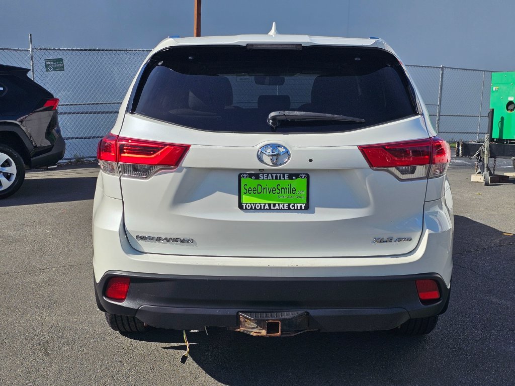 Used 2018 Toyota Highlander XLE AWD/4WD image 6