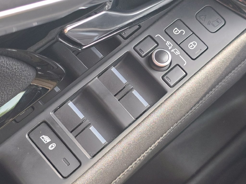 Used 2020 Land Rover Range Rover Evoque SE AWD/4WD image 25
