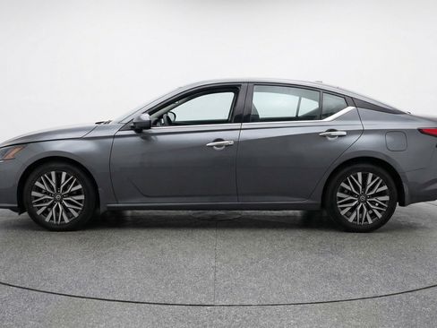 Used 2025 Nissan Altima 2.5 SV image 5