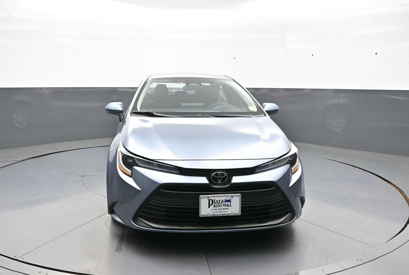 Used 2025 Toyota Corolla LE FWD image 2