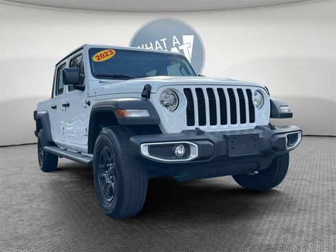 Used 2023 Jeep Gladiator Sport image 2