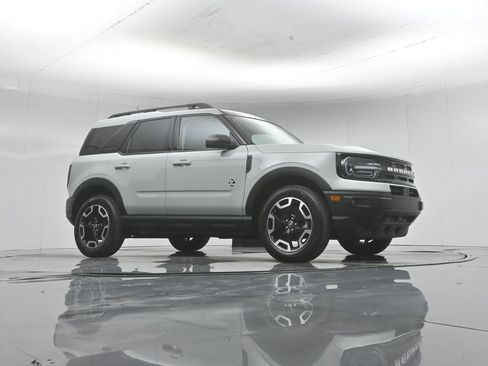 Used 2023 Ford Bronco Sport Outer Banks w/ Tech Package AWD/4WD image 4
