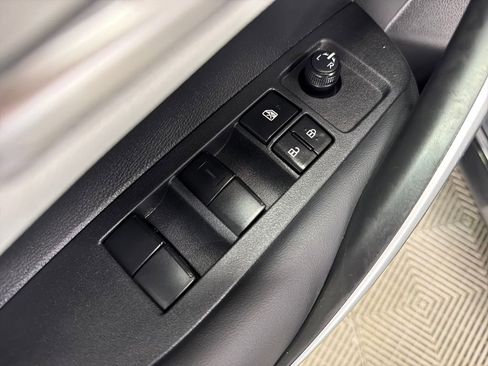 Used 2023 Toyota Corolla SE image 17