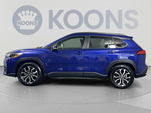 Used 2025 Toyota Corolla Cross AWD Hybrid w/ Moonroof Package image 2