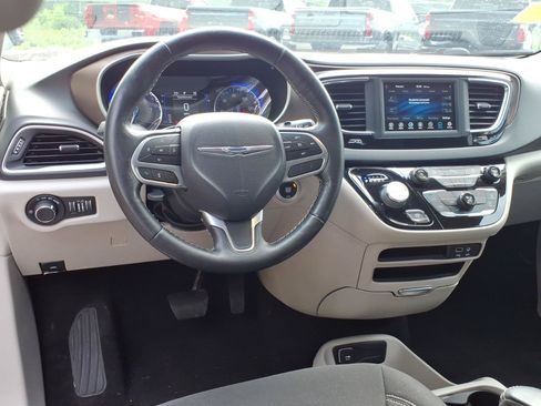 Used 2020 Chrysler Voyager LX w/ Cold Weather Group FWD image 12