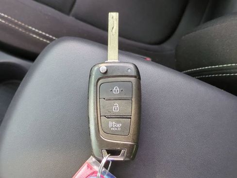 Certified 2023 Hyundai Venue SEL FWD image 26
