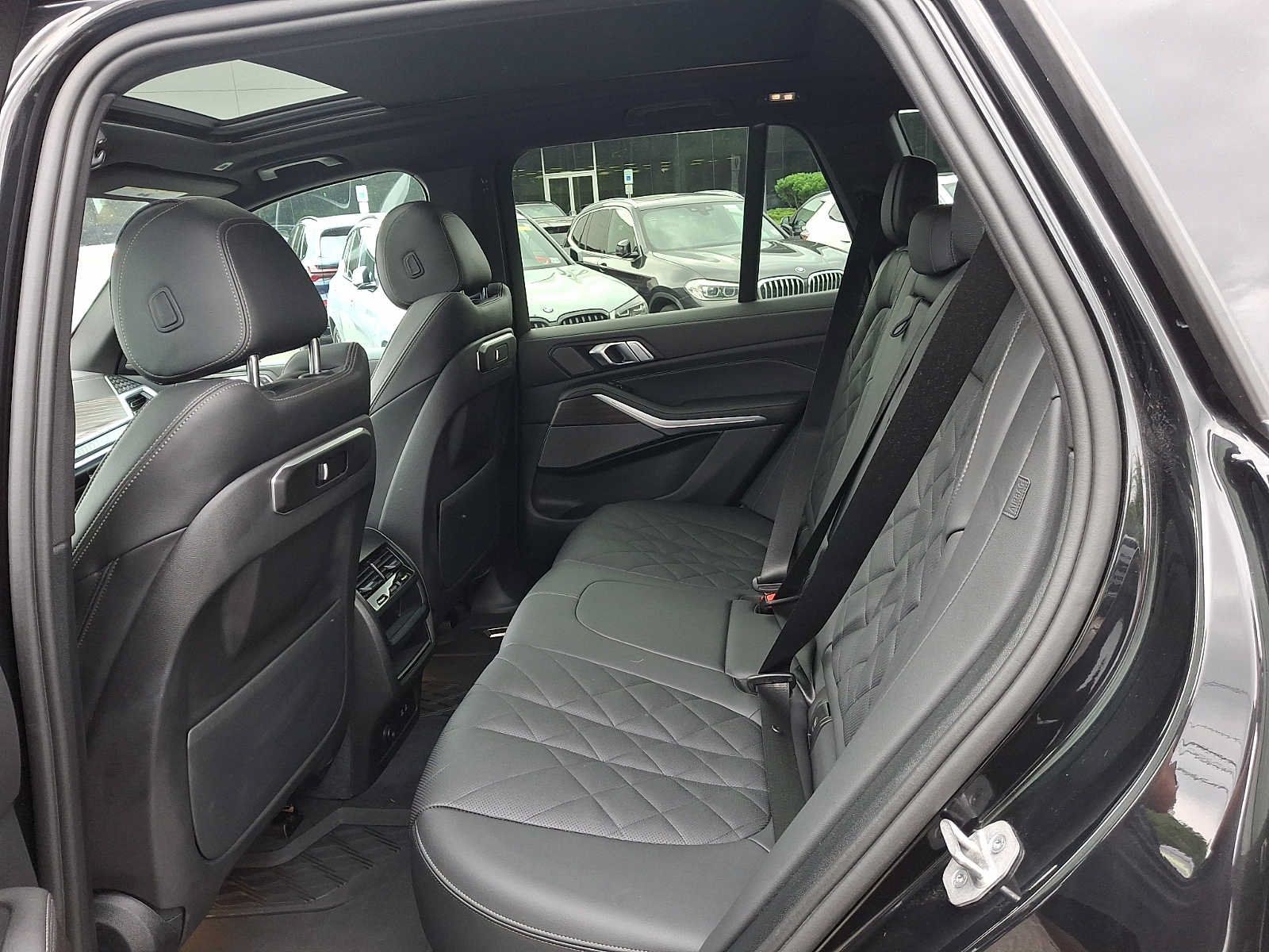 Used 2024 BMW X5 xDrive40i w/ Premium Package AWD/4WD image 11