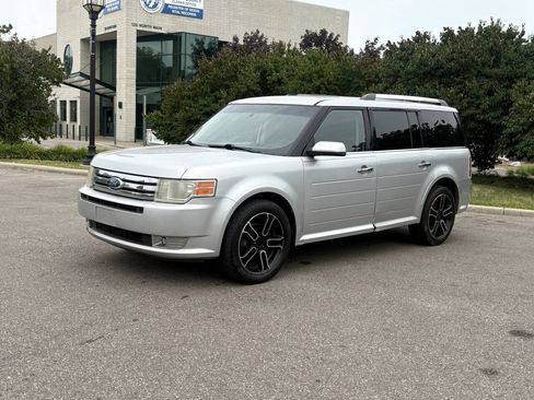 Used 2011 Ford Flex SEL w/ Rapid Spec Order Code AWD/4WD image 2