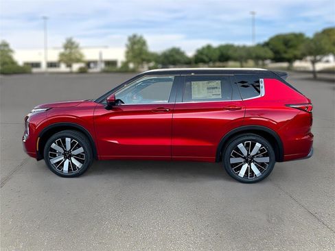 New 2025 Mitsubishi Outlander SEL image 3