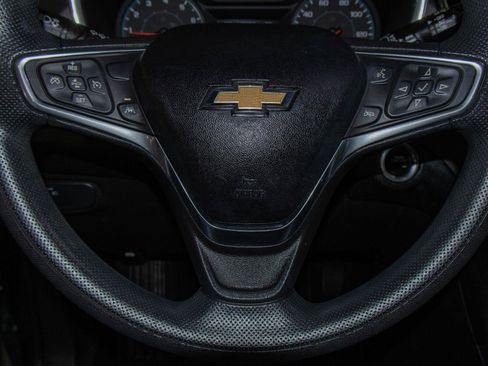 Used 2020 Chevrolet Equinox LS FWD image 11