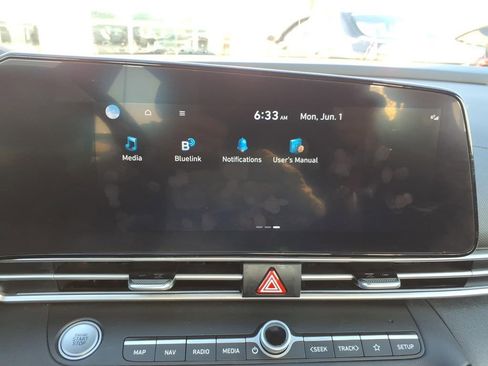 Used 2025 Hyundai Elantra SEL FWD image 17