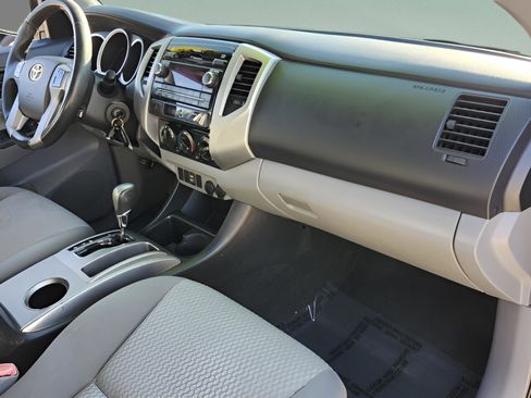 Used 2012 Toyota Tacoma PreRunner image 15