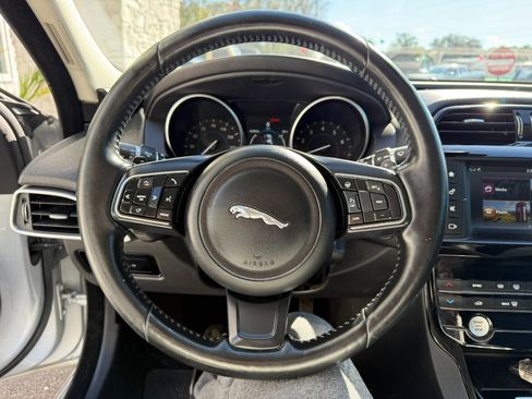 Used 2017 Jaguar XE Premium image 31